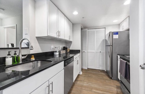 Delray Beach Apartment | Cozy 2 BD Retreat with Ocean Views & Spa Access in Delray