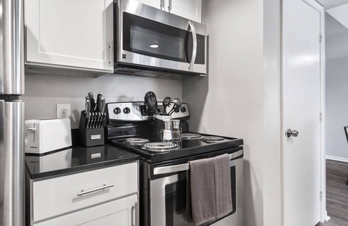 Delray Beach Apartment | Cozy 2 BD Retreat with Ocean Views & Spa Access in Delray