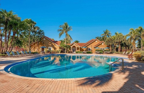 Delray Beach Apartment | Cozy 2 BD Retreat with Ocean Views & Spa Access in Delray