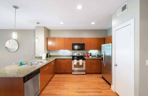 Legacy Park Apartment | Inviting Kasa: 2BD with Spa & Lake View Amenities in Plano