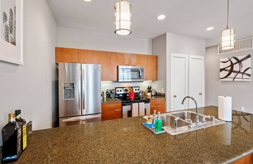 Legacy Park Apartment | Inviting Kasa: 2BD with Spa & Lake View Amenities in Plano