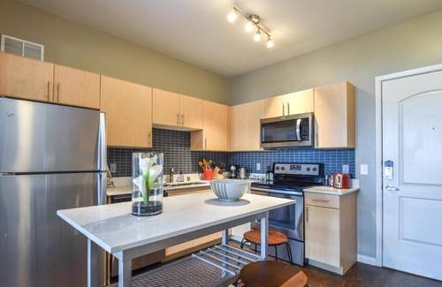 Legacy Park Apartment | Inviting Kasa: 2BD with Spa & Lake View Amenities in Plano