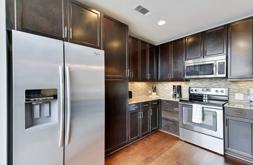 Waller Creek District Apartment | Relaxing Kasa Lady Bird Lake in Austin with Pool & Views