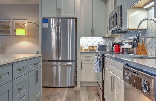 DeBaliviere Place Apartment | Explore Kasa: Modern 1BD with Gym near Forest Park