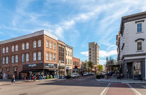Wilmington Apartment | Inviting Kasa Southside Wilmington: Family-Friendly & Pool Access