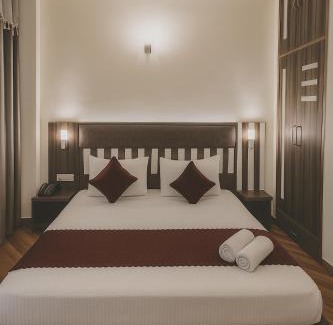 Hansot Mahal Hotel | Kasauli View Resort # Parking # lift # Garden # Restaurant # Open Terrace # On Road Location