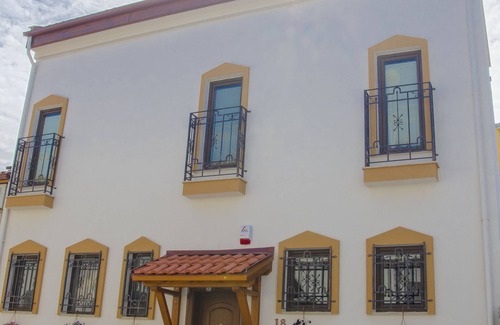 Selcuk House | Experience Kasbah Shirin: Top-Rated Oasis with Pool