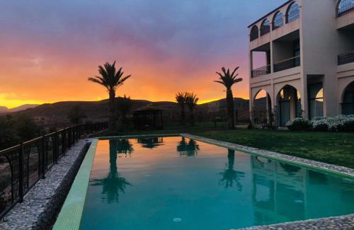 Tarmigt Hotel | Experience Kasbah Yu Palace: Oceanfront Oasis with Pool