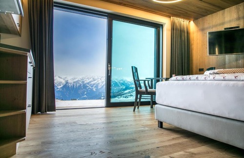 Zellberg Hotel | Guest Rated: Kashütte Hochzillertal with Pet-Friendly Stay