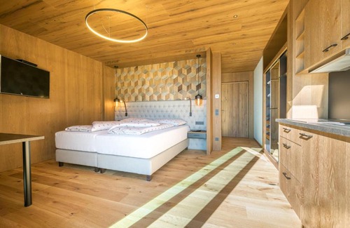 Zellberg Hotel | Guest Rated: Kashütte Hochzillertal with Pet-Friendly Stay