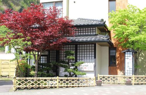 Noboribetsuonsencho Hotel | Experience Kashoutei Hanaya: Family-Friendly Getaway with Hot Tub