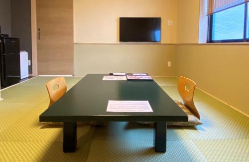 Noboribetsuonsencho Hotel | Experience Kashoutei Hanaya: Family-Friendly Getaway with Hot Tub