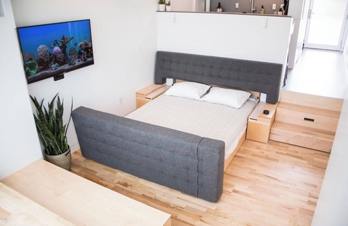 Austin Bed & Breakfast | Cozy Kasita Tiny Home with Kitchen & Breakfast Options