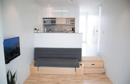 Austin Bed & Breakfast | Cozy Kasita Tiny Home with Kitchen & Breakfast Options