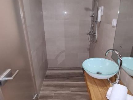 Kraljevec Sesvetski House | Inviting KASNAR ROOMS: Family-Friendly with Breakfast Included