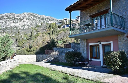 Arachova Apartment | Child-Friendly Kastalia Country Home - Guest Rated 9.8