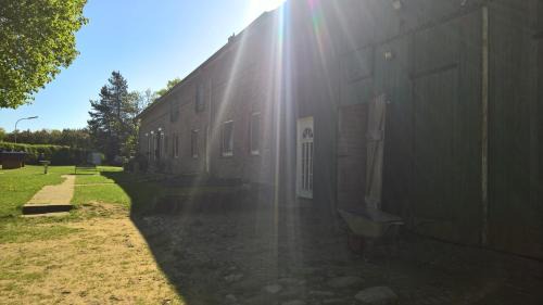 Schlotfeld Apartment | Pet-Friendly Kastanienhof Holländer with Oceanfront Views