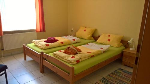 Schlotfeld Apartment | Pet-Friendly Kastanienhof Holländer with Oceanfront Views