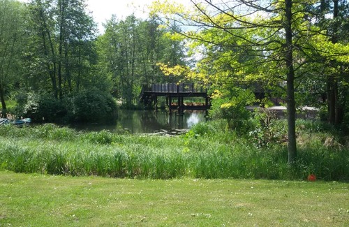 Lubben Apartment | Cozy Kastanienhof Lübben: Pet-Friendly with Hot Tub Access