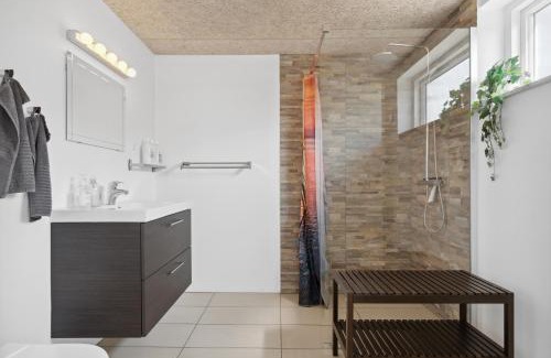 Svendborg Bed & Breakfast | Family-Friendly Kastanievejens Overnatning with High Ratings