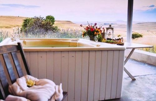 Mafube Apartment | Charming Kasteelkop Guestfarm with Hot Tub & Family Amenities