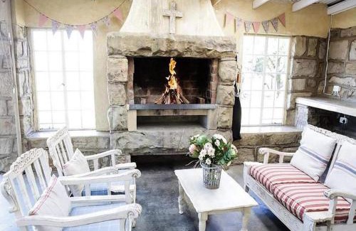 Mafube Apartment | Charming Kasteelkop Guestfarm with Hot Tub & Family Amenities