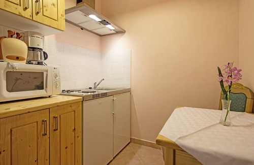 Martinski Apartment | Inviting Kastel Pineta with Pool & Spa in Sveti Martin