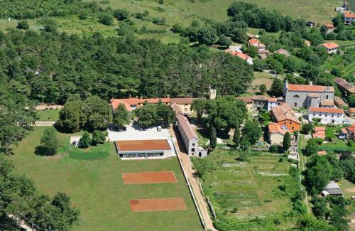 Martinski House | Discover Kastel Pineta: Family-Friendly Retreat in Istria