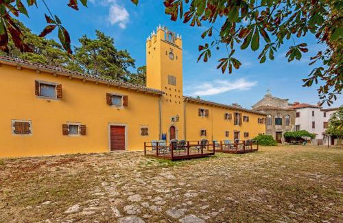 Martinski House | Discover Kastel Pineta: Family-Friendly Retreat in Istria