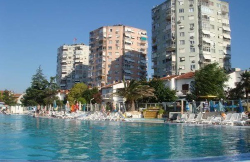Bayramoglu Mahallesi Apartment | Discover Kastel Place: Relax with Pool and Breakfast
