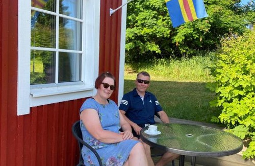 Sund Bed & Breakfast | Experience Comfort at Kastelholms Gästhem with Hot Tub Access