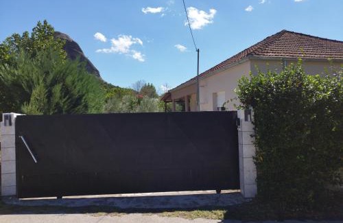 Kastraki Apartment | Pet-Friendly Kastraki House with Scenic Views Await You
