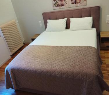 Kastraki Apartment | Pet-Friendly Kastraki House with Scenic Views Await You
