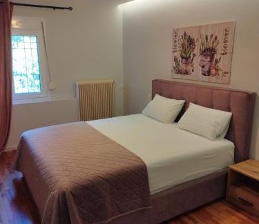 Kastraki Apartment | Pet-Friendly Kastraki House with Scenic Views Await You