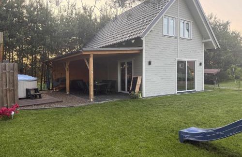 Sulecki Borek House | Experience Domek Oliwkowy: Balia & Jacuzzi in Kaszuby
