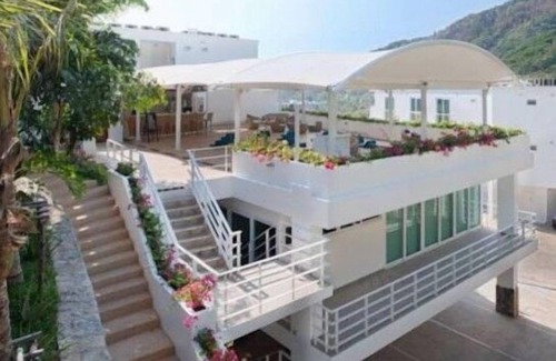 Kata Apartment | Beachfront 1 Bedroom Apartment with Ocean View in Kata
