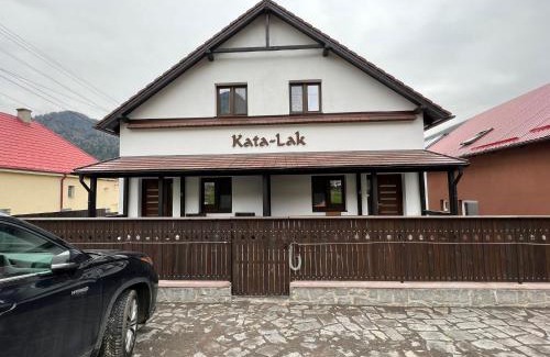 Baile Tusnad House | Guest Rated Kata - Lak: Family-Friendly with Breakfast & Kitchen