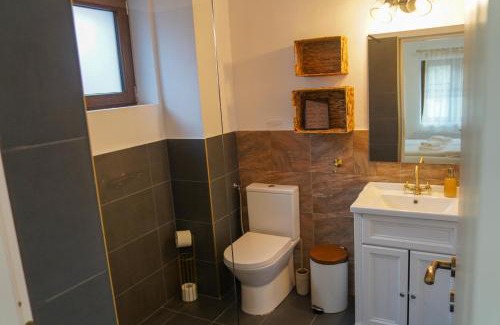 Baile Tusnad House | Guest Rated Kata - Lak: Family-Friendly with Breakfast & Kitchen