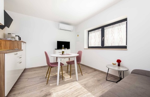 Rovinj Apartment | Top-Rated Katarina Apartment with Terrace & Breakfast Included