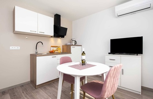 Rovinj Apartment | Top-Rated Katarina Apartment with Terrace & Breakfast Included