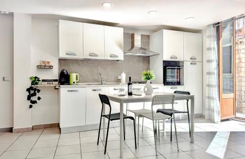 Old Town Apartment | KataSoul Urban Vibes - Catania Centro Storico - Moderno - Balcone - 4 Posti Letto