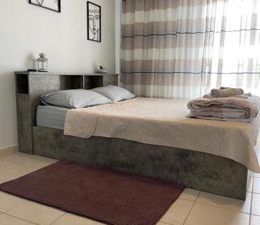 Serres Apartment | Cozy Kate's Studio with Scenic Views and Family-Friendly Amenities