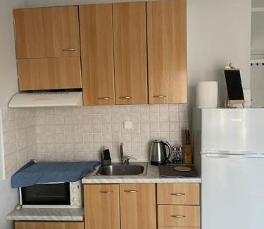 Serres Apartment | Cozy Kate's Studio with Scenic Views and Family-Friendly Amenities