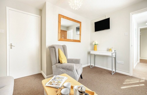 North Somercotes Cottage | Family-Friendly Getaway with On-Site Fishing & Lake Views