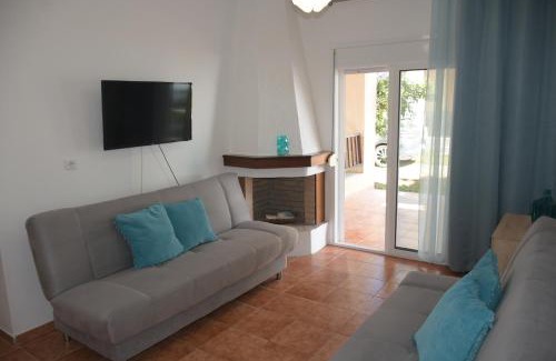 Toroni House | Discover Katerina's Apartment: Family-Friendly Retreat