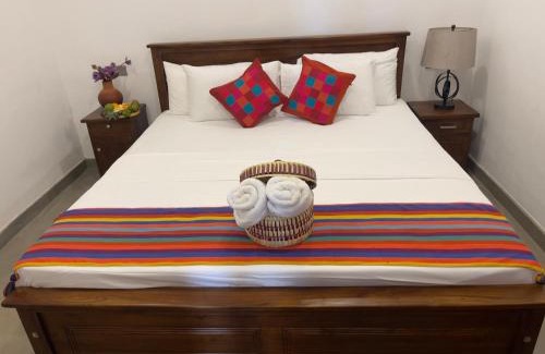 Trincomalee Bed & Breakfast | Pet-Friendly Kathircholai: Oceanfront Retreat with Pool