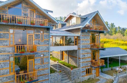 Theog Hotel | Kathkuni by Jomotel - A Pure Veg Boutique Stay