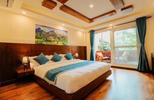 Thamel Hotel | Pet-Friendly Kathmandu Aagantuk Hotel with Hot Tub Access