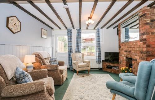 King's Lynn House | Pet-Friendly Kathy's Cottage: Rated 8.8/10 by Guests!