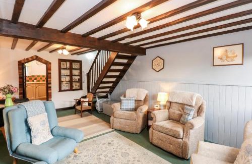 King's Lynn House | Pet-Friendly Kathy's Cottage: Rated 8.8/10 by Guests!